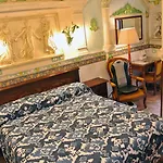 Barrett Hotel 3*